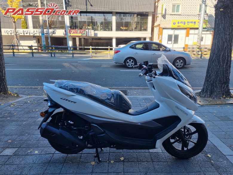 DNA Motors/Daelim UHR 125