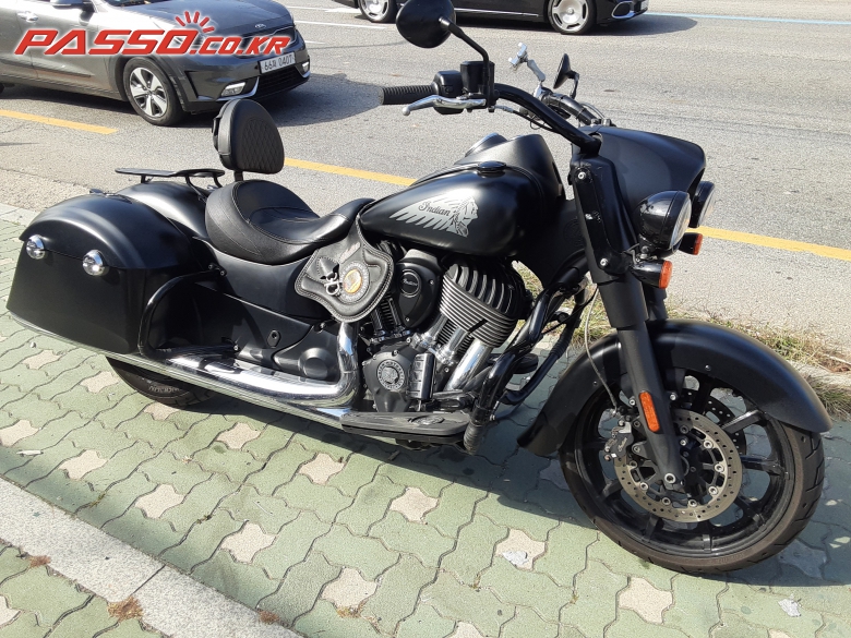 Indian Motorcycle 치프 블랙호크 다크