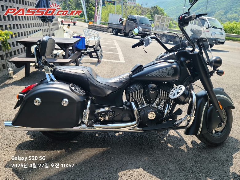 Indian Motorcycle 치프 블랙호크 다크