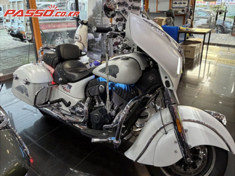 Indian Motorcycle 치프테인
