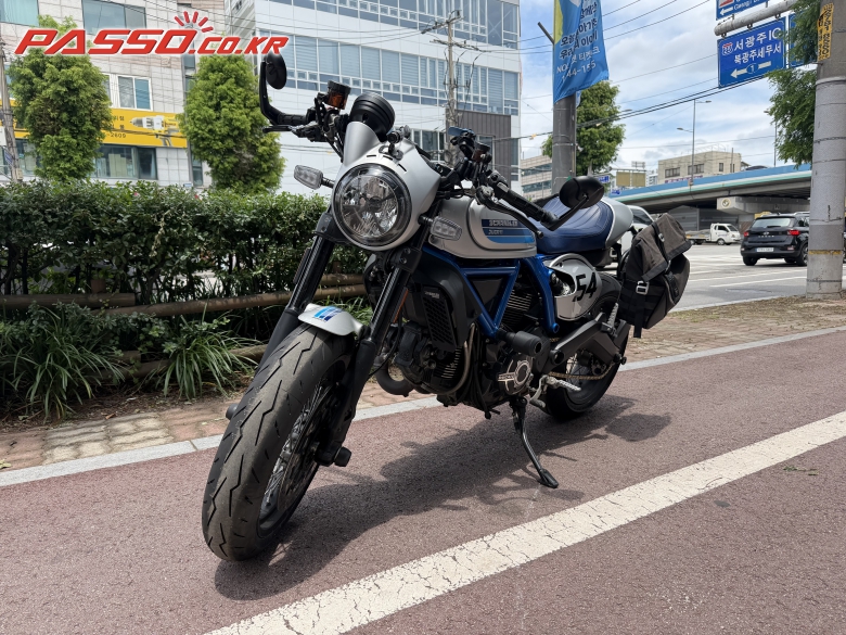 Ducati 스크램블러 카페 레이서