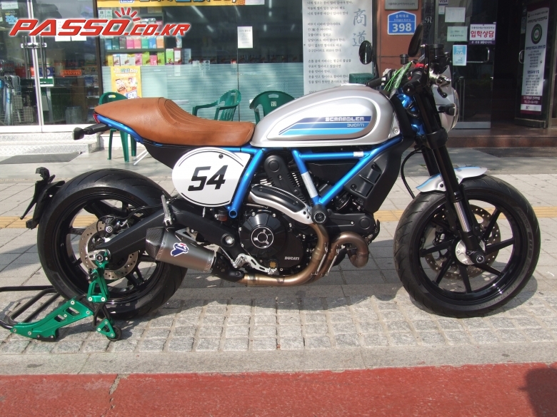 Ducati 스크램블러 카페 레이서
