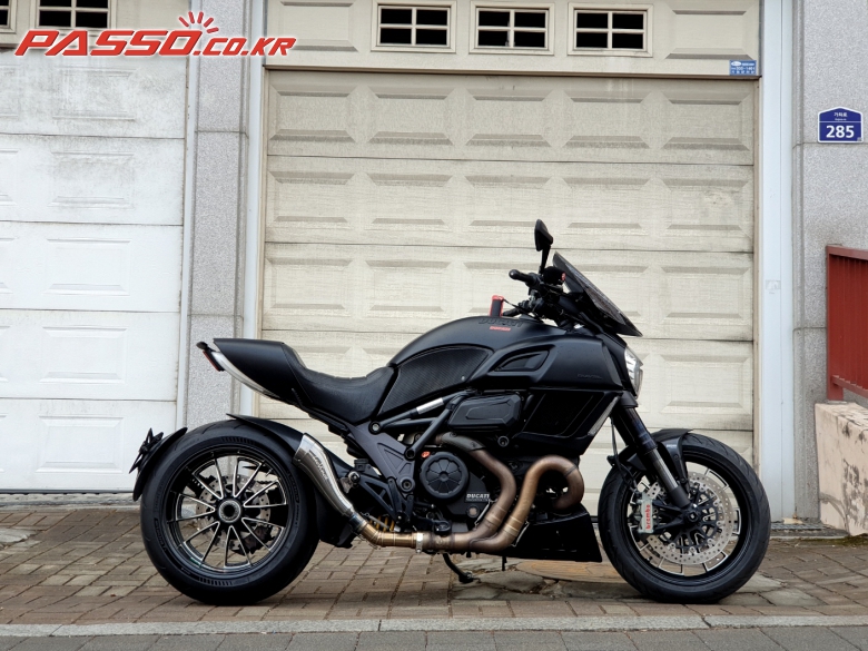 Ducati 디아벨 다크