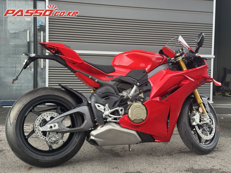 Ducati 파니갈레 V4 S