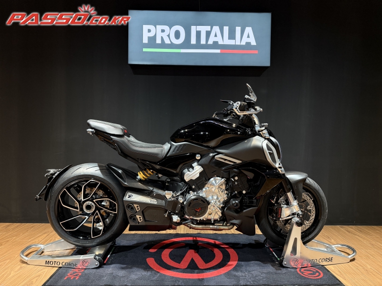 Ducati 디아벨 V4