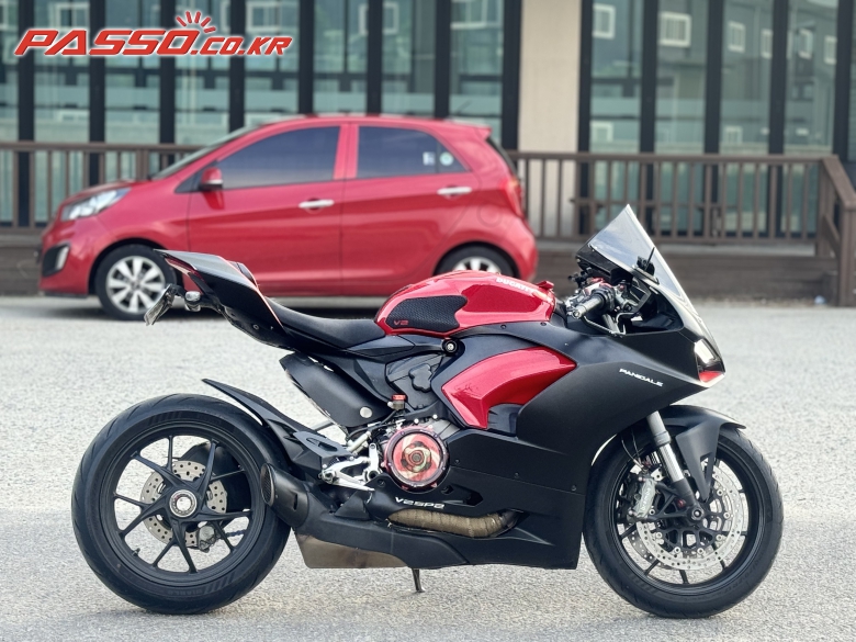 Ducati 파니갈레 V2