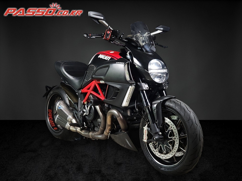 Ducati 디아벨 카본