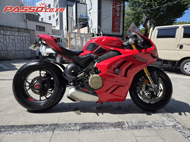 Ducati 파니갈레 V4 S
