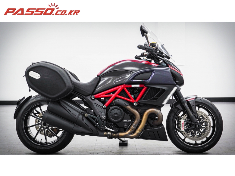 Ducati 디아벨 카본