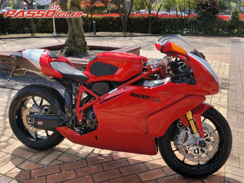 Ducati 749 R