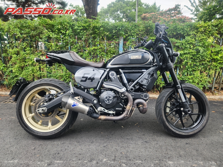 Ducati 스크램블러 카페 레이서