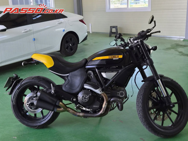 Ducati 스크램블러 풀 스로틀