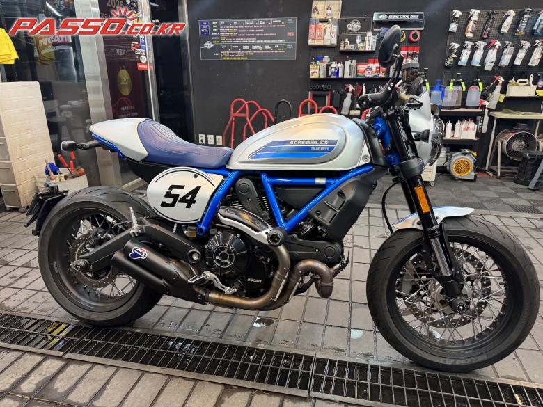 Ducati 스크램블러 카페 레이서