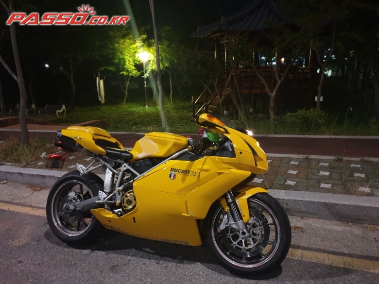 Ducati 749