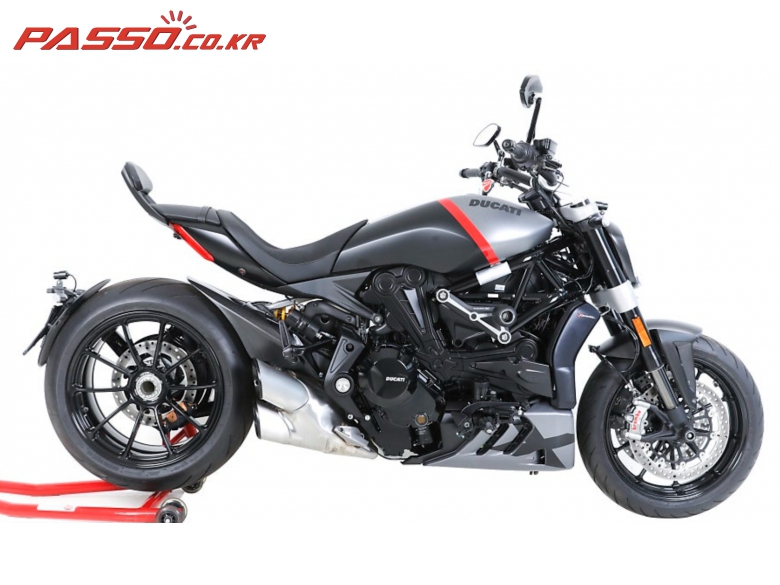 Ducati X 디아벨 블랙스타