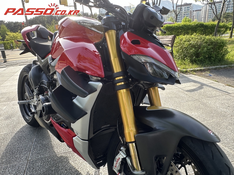 Ducati 스트리트파이터 V4 S