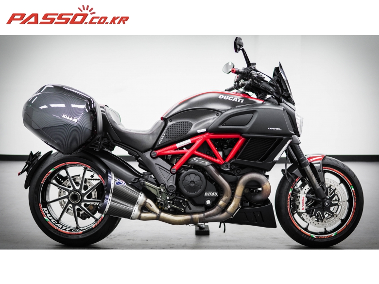 Ducati 디아벨 카본