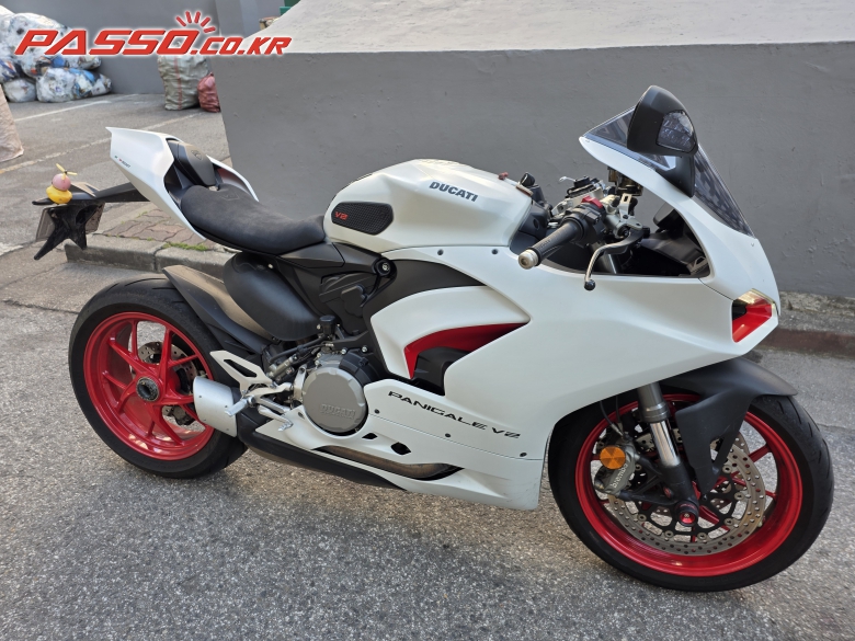 Ducati 파니갈레 V2