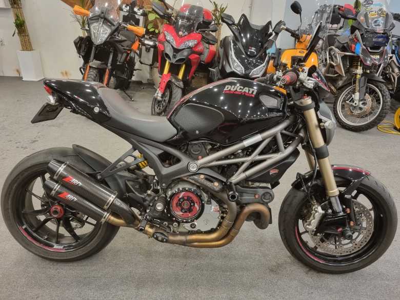 Ducati 몬스터 1100 EVO