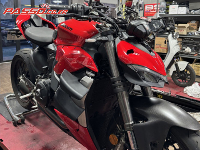 Ducati 스트리트파이터 V2